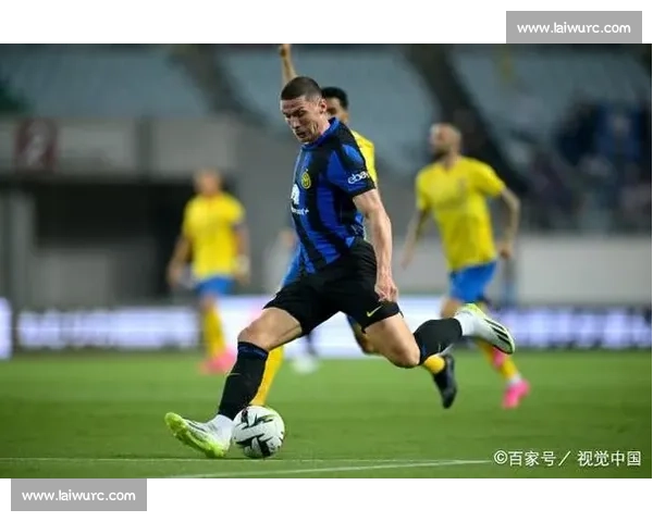 沙尔克 04 锁定 22 岁中场新星 埃尔 - 法乌齐加盟至 2029 年