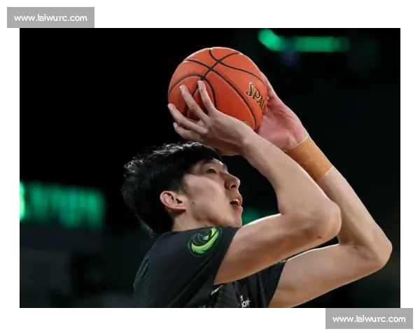 河南足球教父画像遭泼红漆 成都球迷极端行为引发公愤